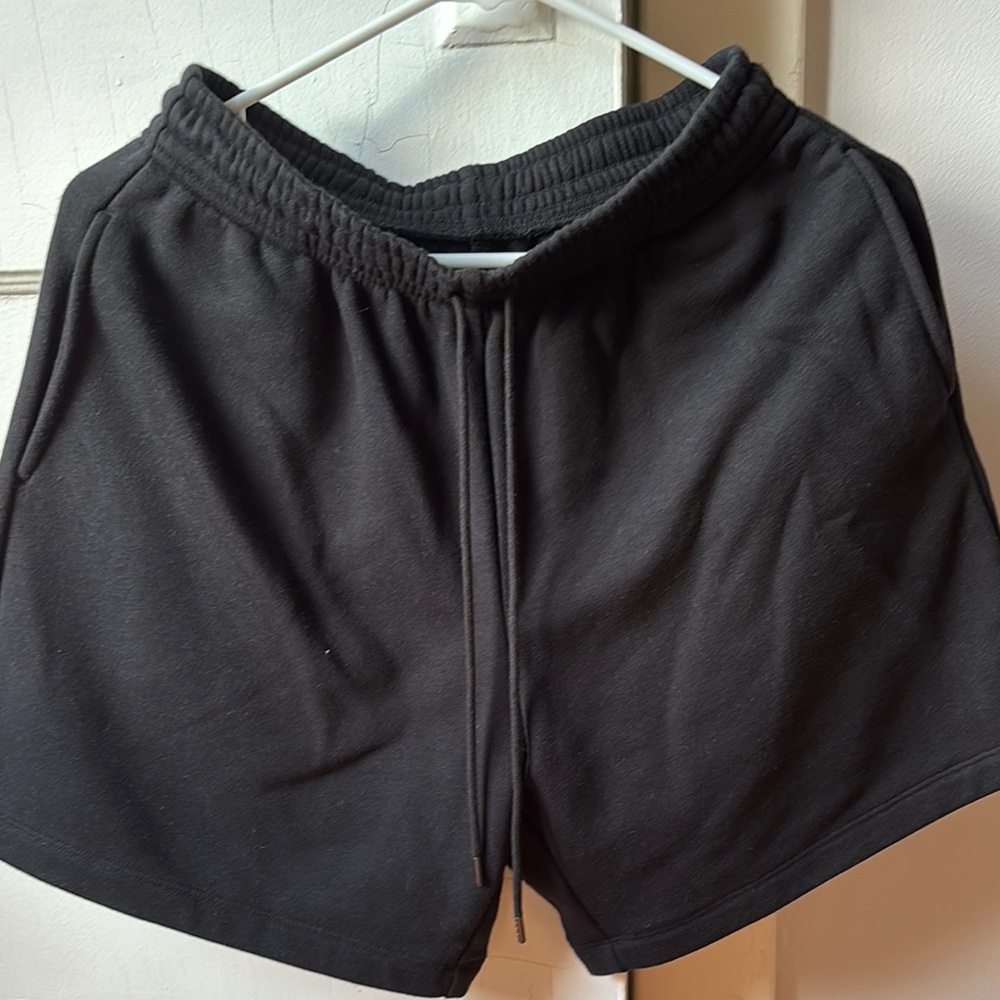 Uniqlo Black Women's Shorts. New without tag.